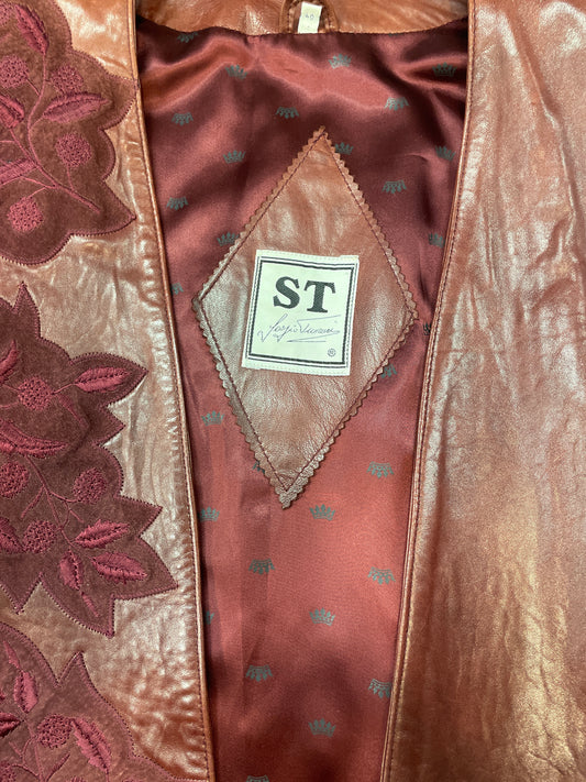 ♻️Unik Vintage Burgunder lammeskinnsjakke med skulderputer og dobbeltspenn! Str 40 Tilstand: Brukt – normal slitasje, ingen hull eller større merker