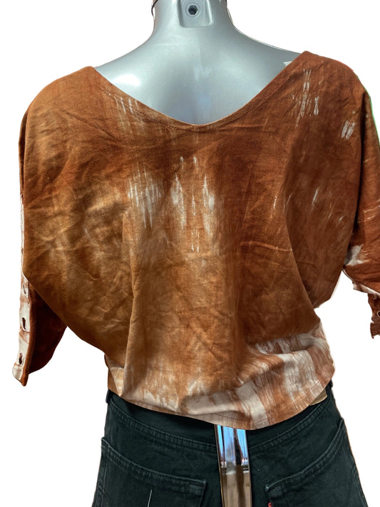 ♻️ Vintage topp! Kjempekul topp i brunt .hull i hele fronten. Tilstand: Veldig god – ingen hull, flekker eller synlig slitasje