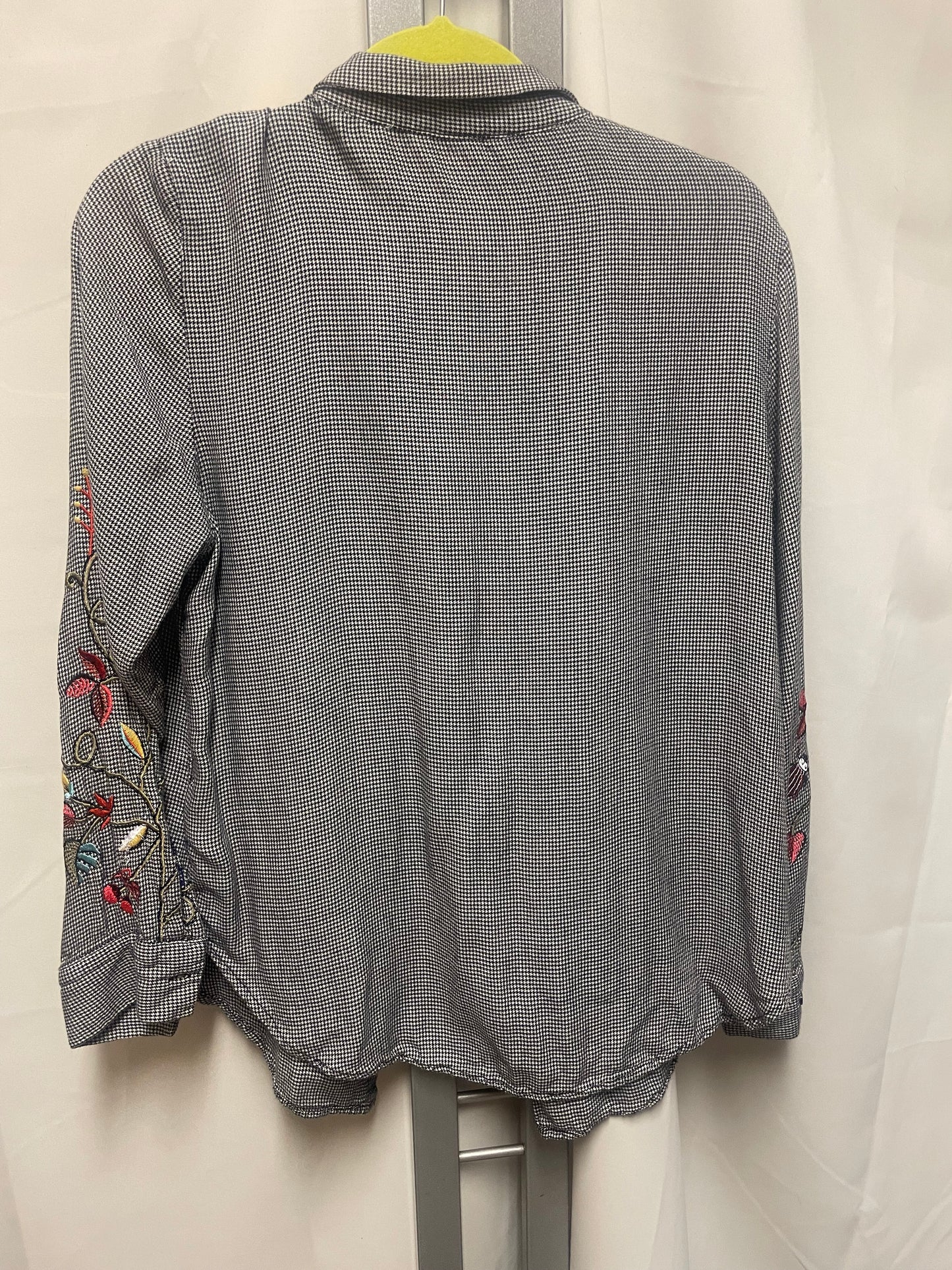 ♻️bluse/skjorte grå med broderi fra Hm strl 44