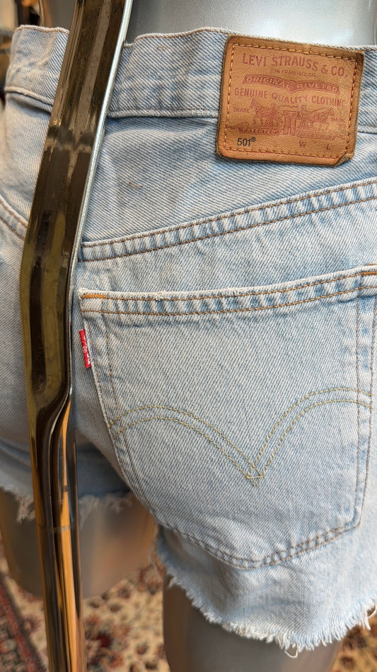 Levis 501 shorts w24