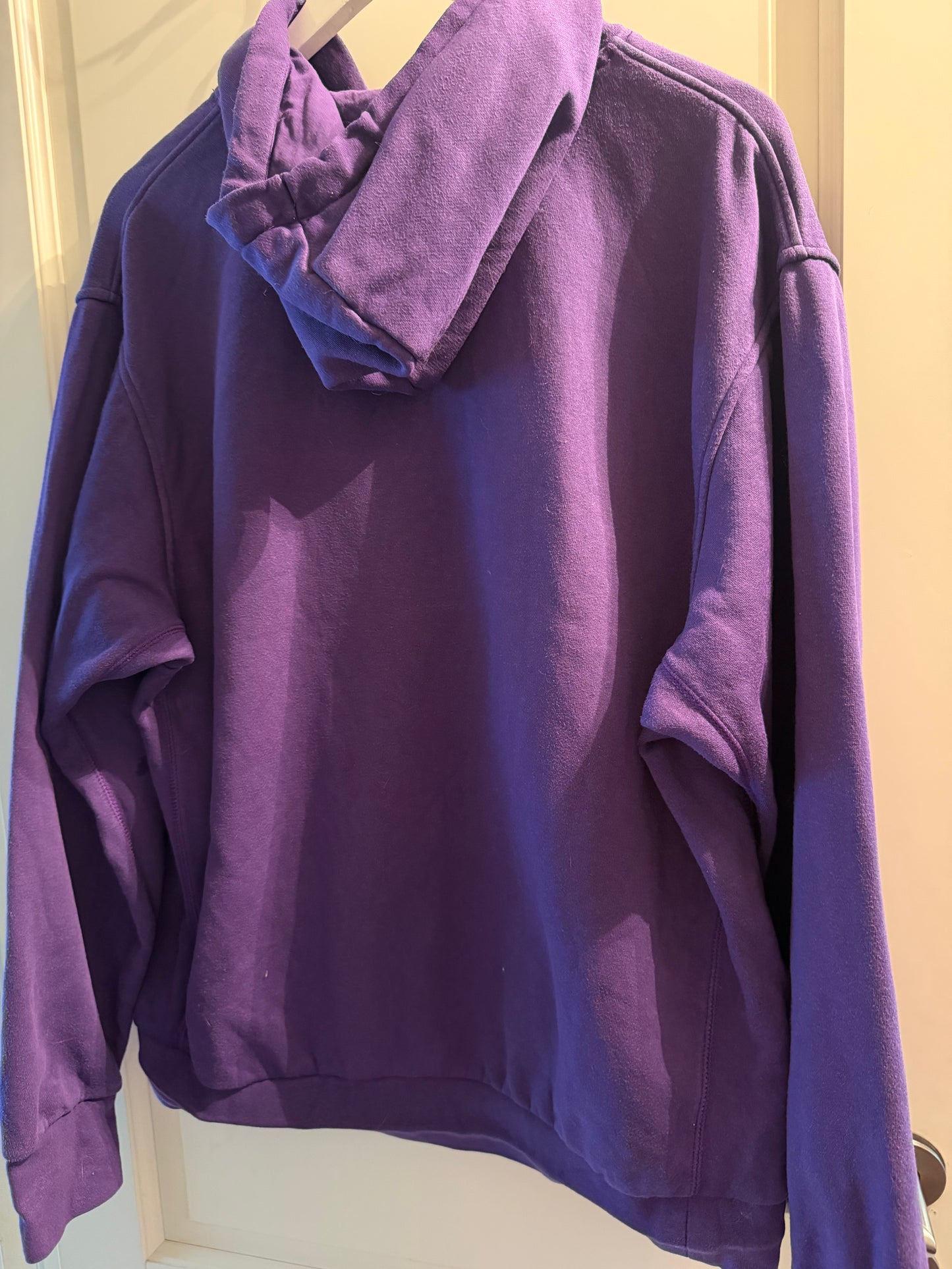 ♻️Vintage Nike LA Lakers Lilla hoodie. Strl L. Kun 1 av denne! Tilstand: fin, ingen hull, nupper eller flekker.