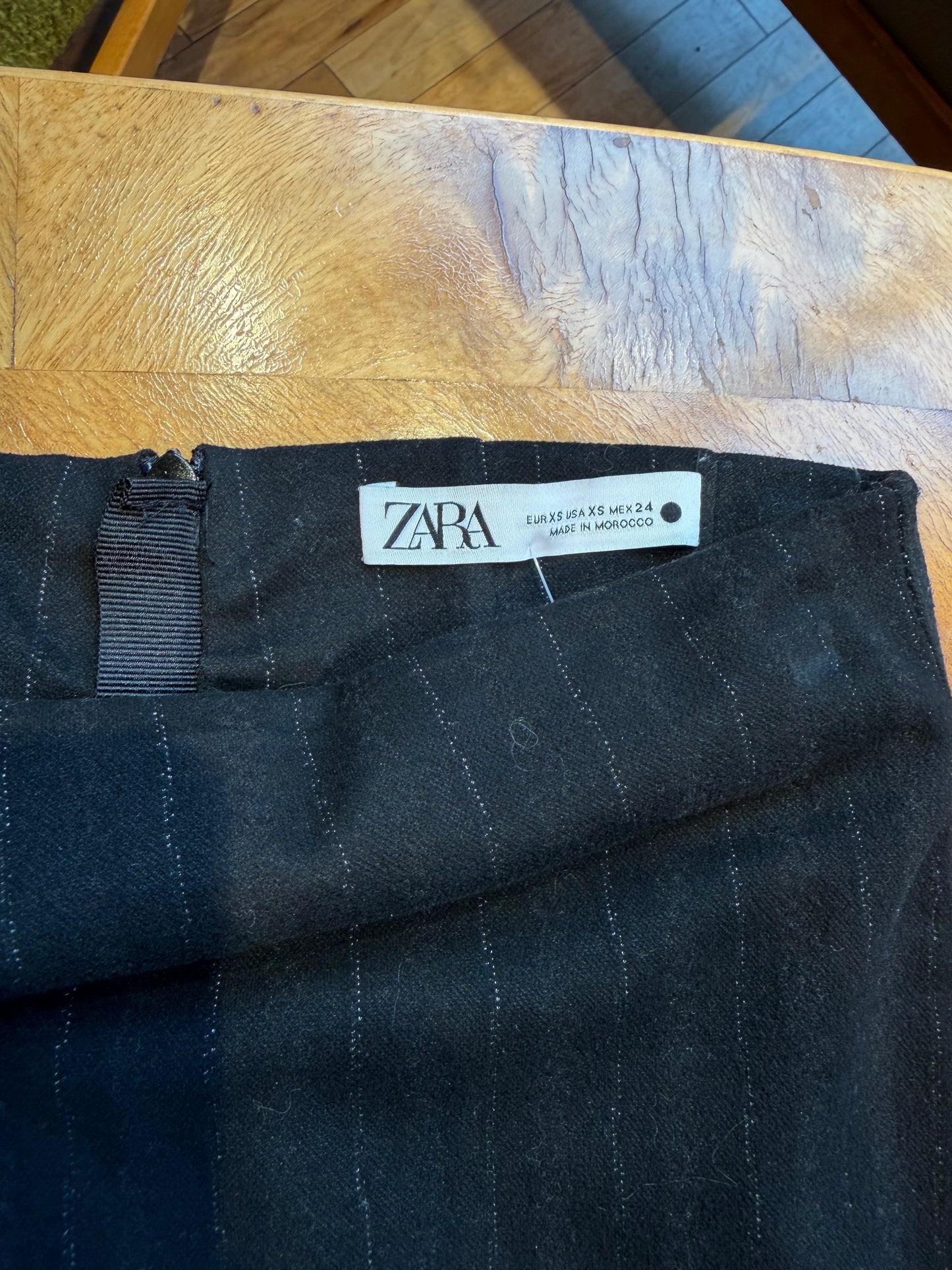 Zara langt pennalskjørt strl xs