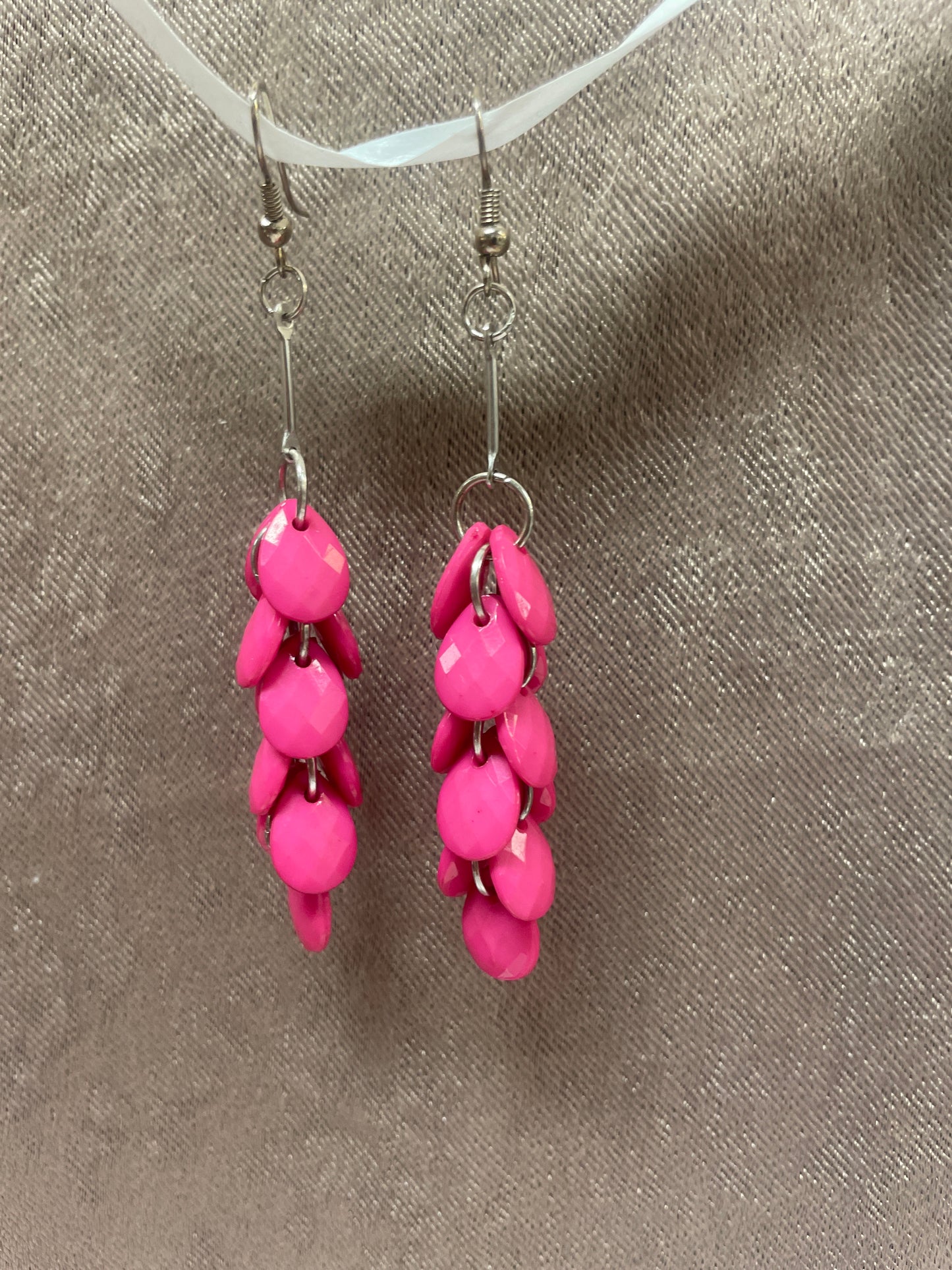 🆕Håndlaget sølvfarget mørk rosa farget øredobber- Tilstand: Nye, ubrukte!