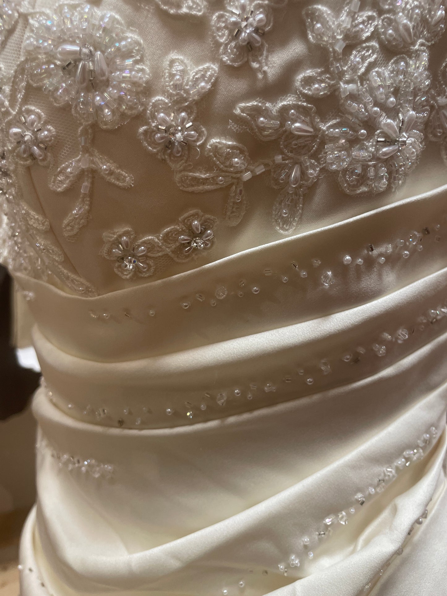 🆕Ubrukt Brudekjole fra Venus str 44. Tilstand: Ny, med merkelappen på!