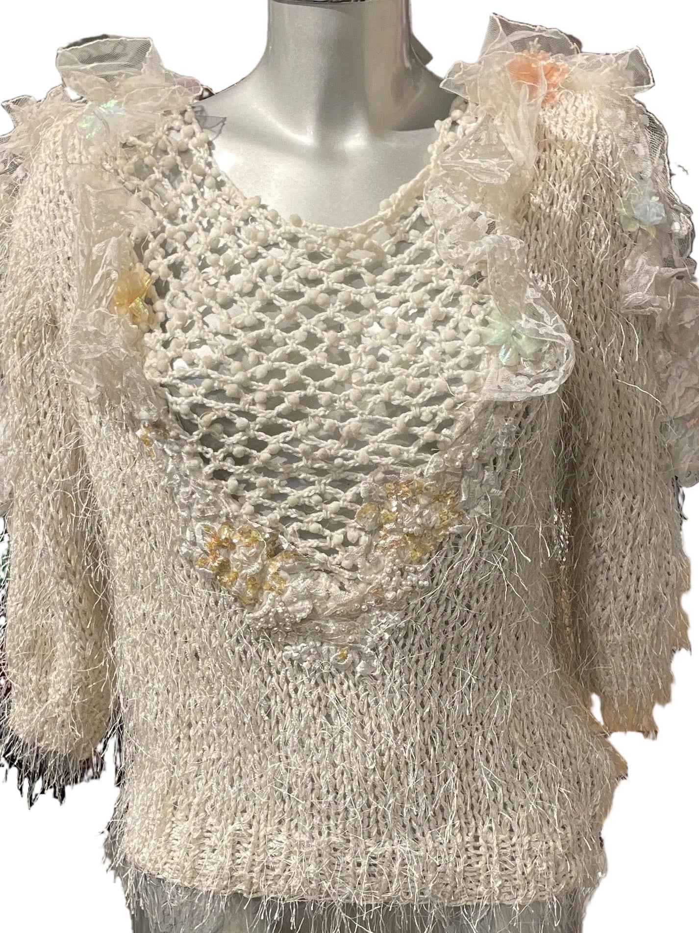 🆕Vintage Sara Miller genser- hvit med nydelige detaljer- ca str M(onesize)