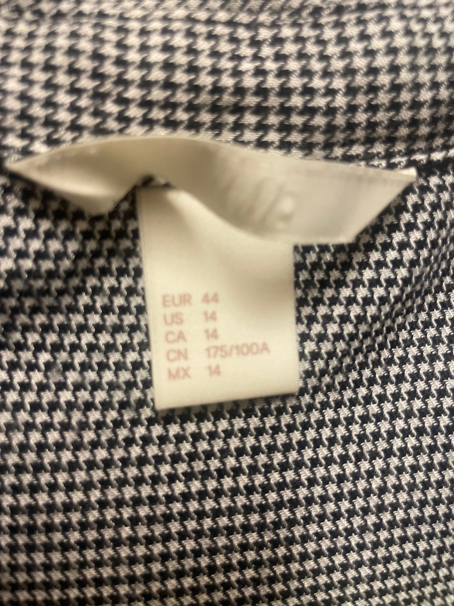♻️bluse/skjorte grå med broderi fra Hm strl 44