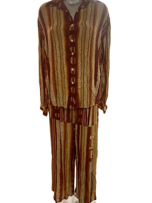 🆕Vintage drakt med bluse og bukse- Bohemian stil- str M i Rayon materiale. Tilstand: Ny fra nedlagt butikk!