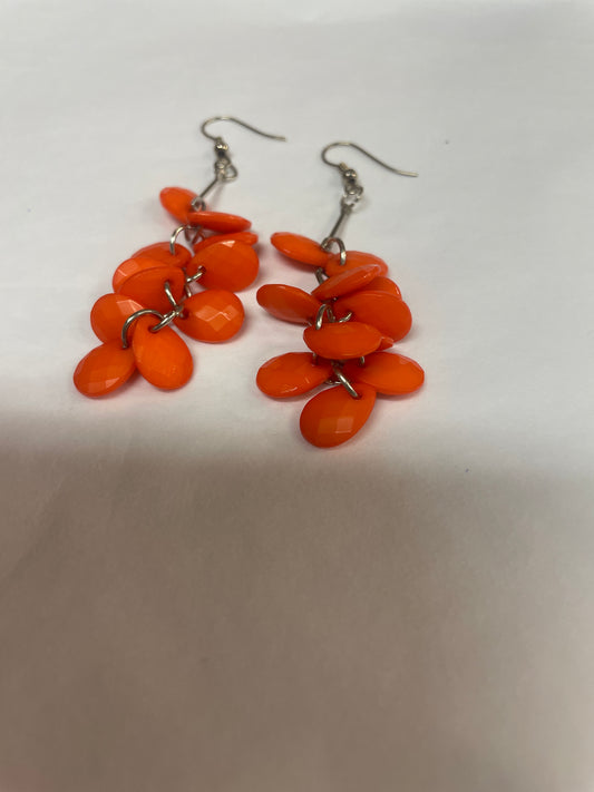 🆕Håndlaget sølvfarget oransje farget øredobber- Tilstand: Nye, ubrukte!