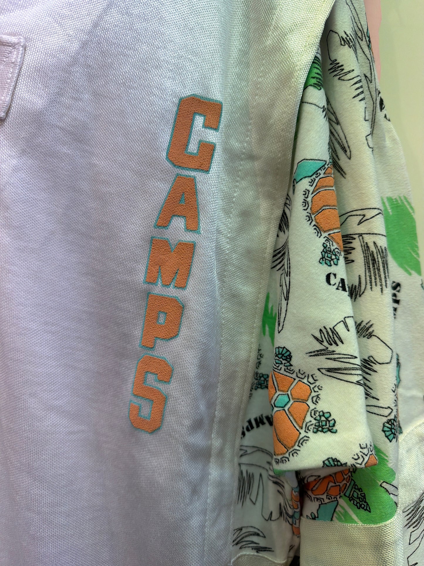 🆕 Vintage Camps genser i hvitt glatt stoff. Strl M. Ny ubrukt fra nedlagt butikk