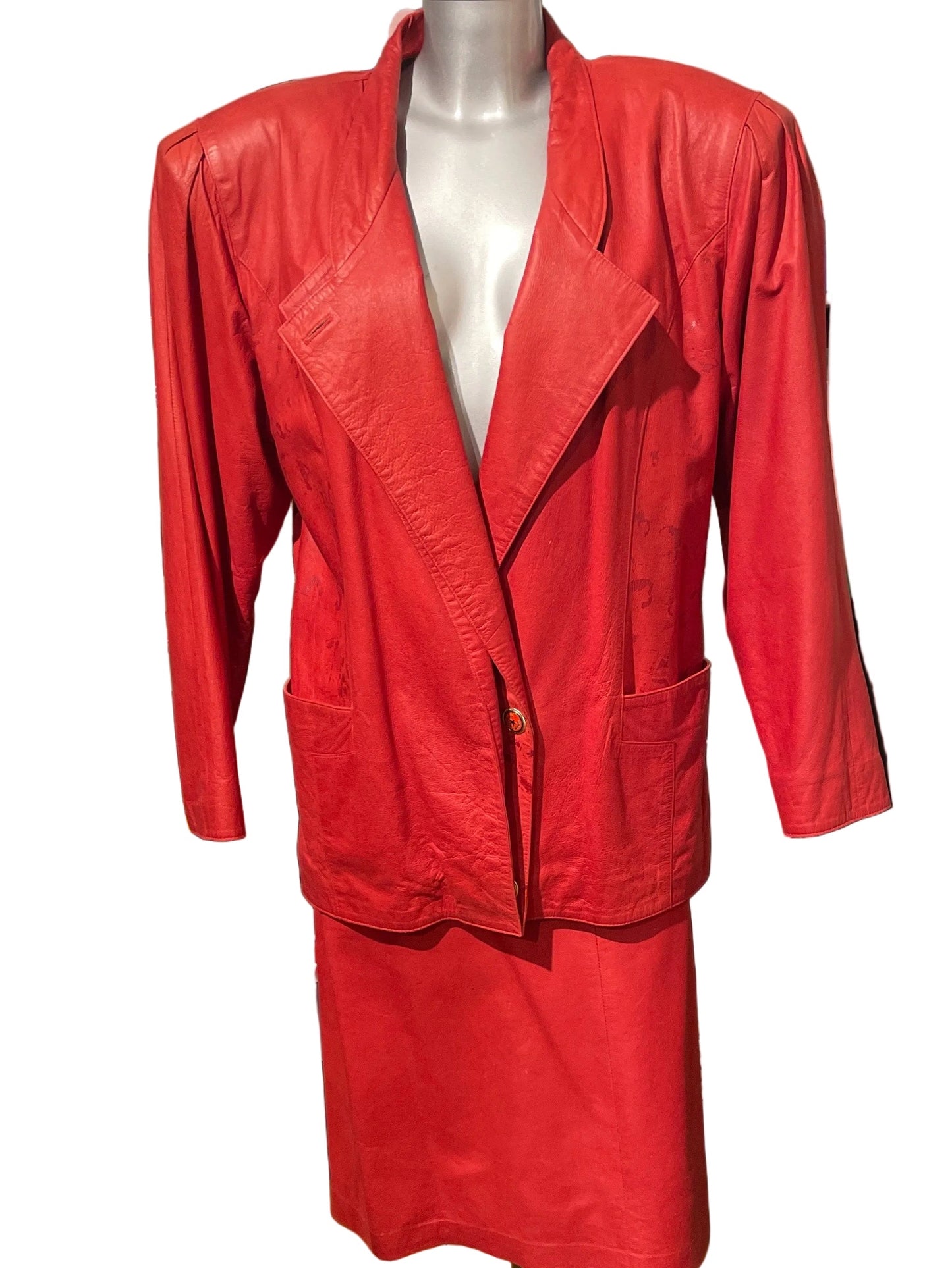 ♻️Unik rød Vintage drakt i lammeskinn- str 40- Tilstand- Normal, ingen flekker eller hull!