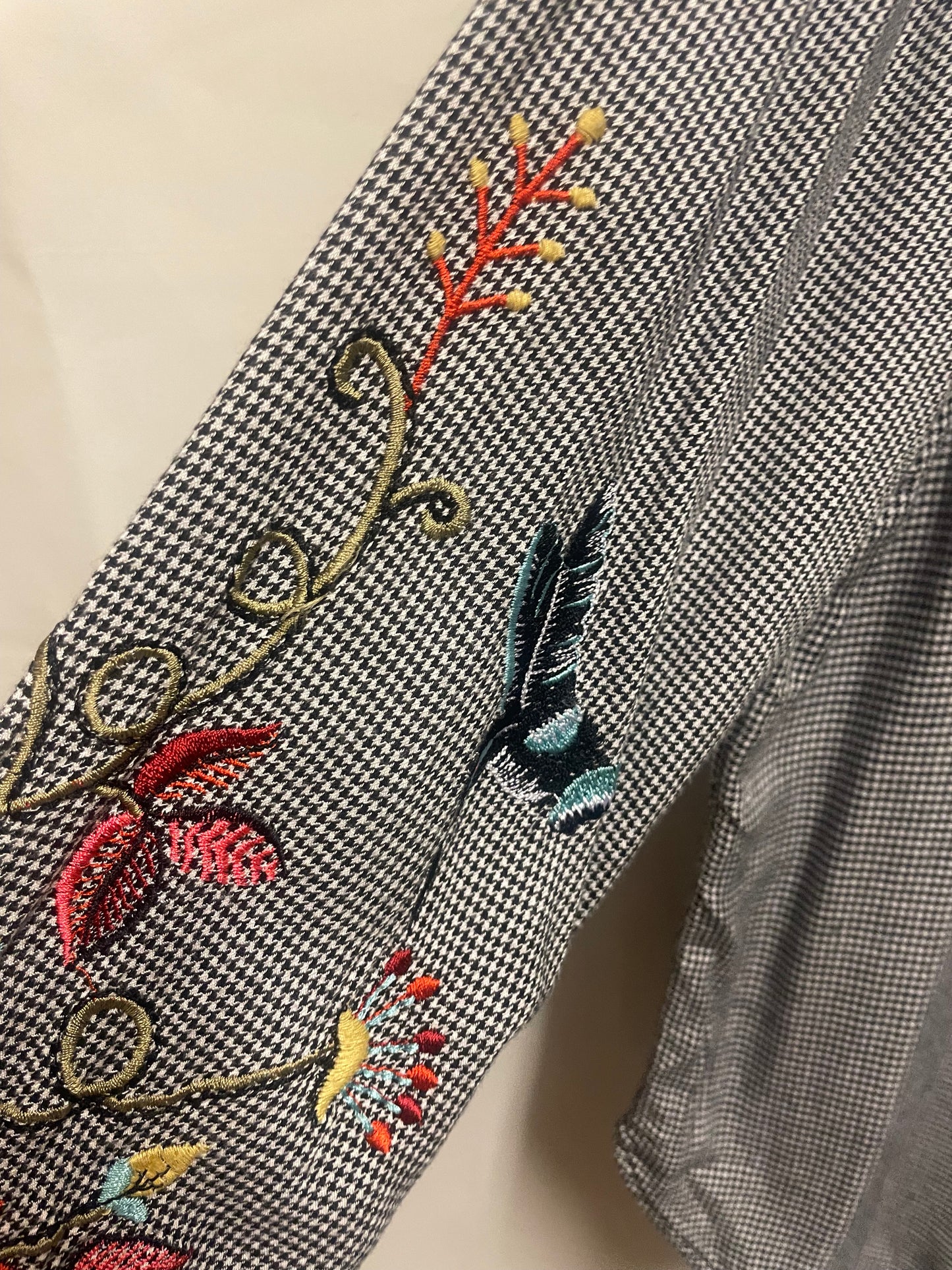 ♻️bluse/skjorte grå med broderi fra Hm strl 44
