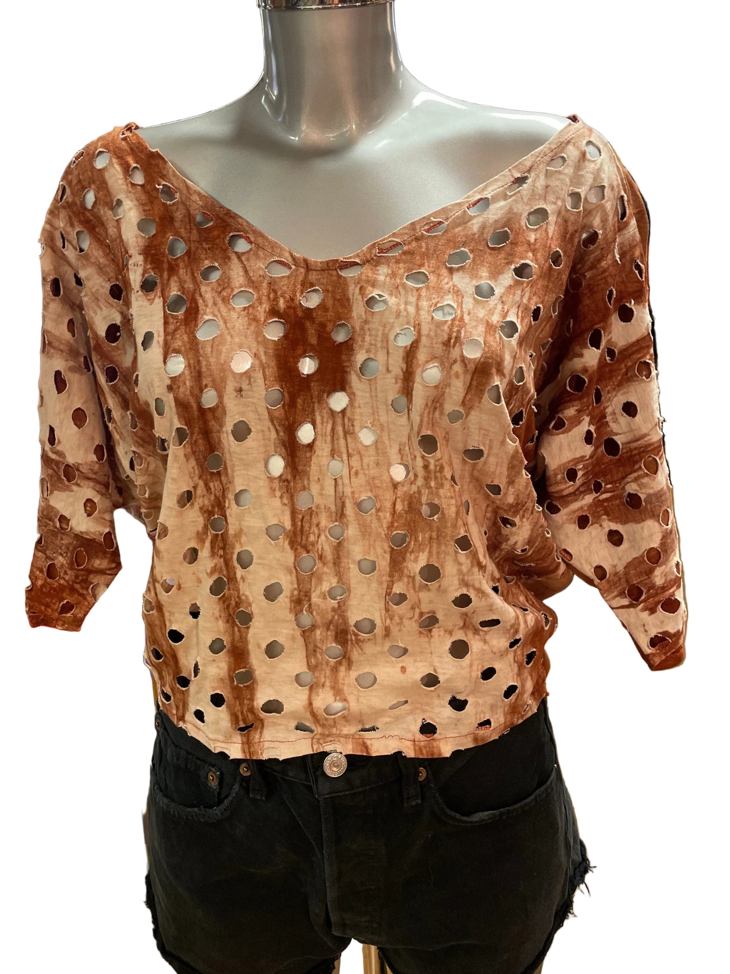 ♻️ Vintage topp! Kjempekul topp i brunt .hull i hele fronten. Tilstand: Veldig god – ingen hull, flekker eller synlig slitasje