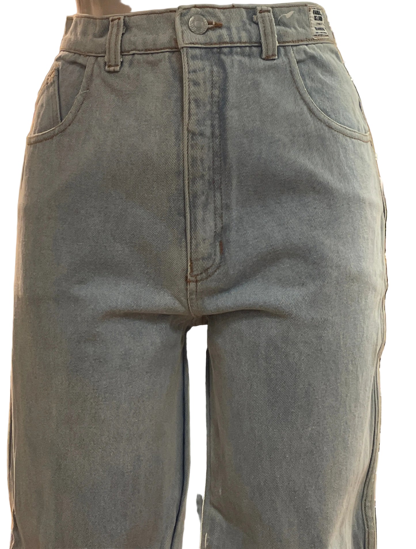 ♻️ Vintage jeans- lys blå med høyt liv. Str 36. Tilstand: Veldig god – ingen hull, flekker eller synlig slitasje