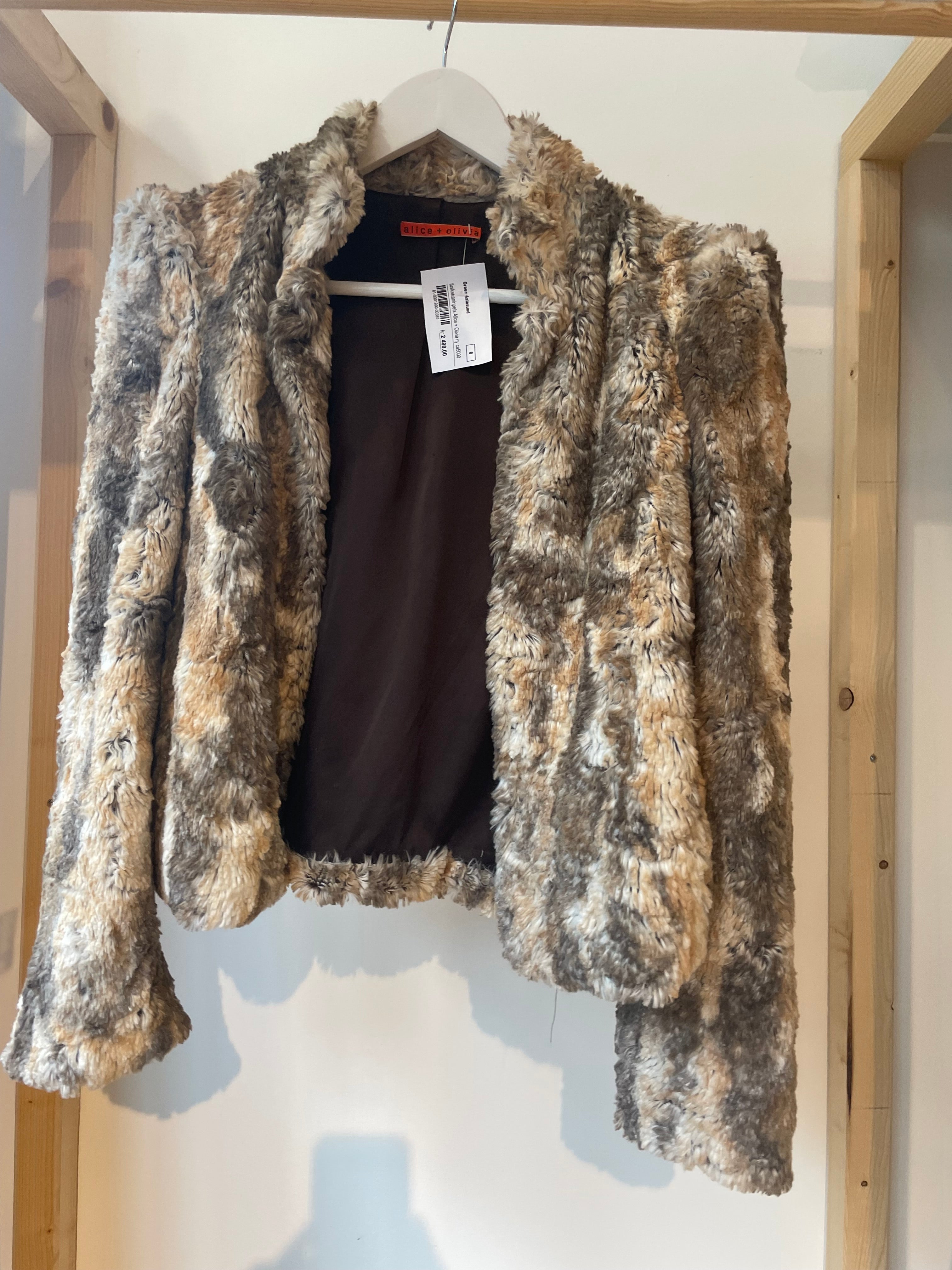 Alice + Olivia fuskekaninpels