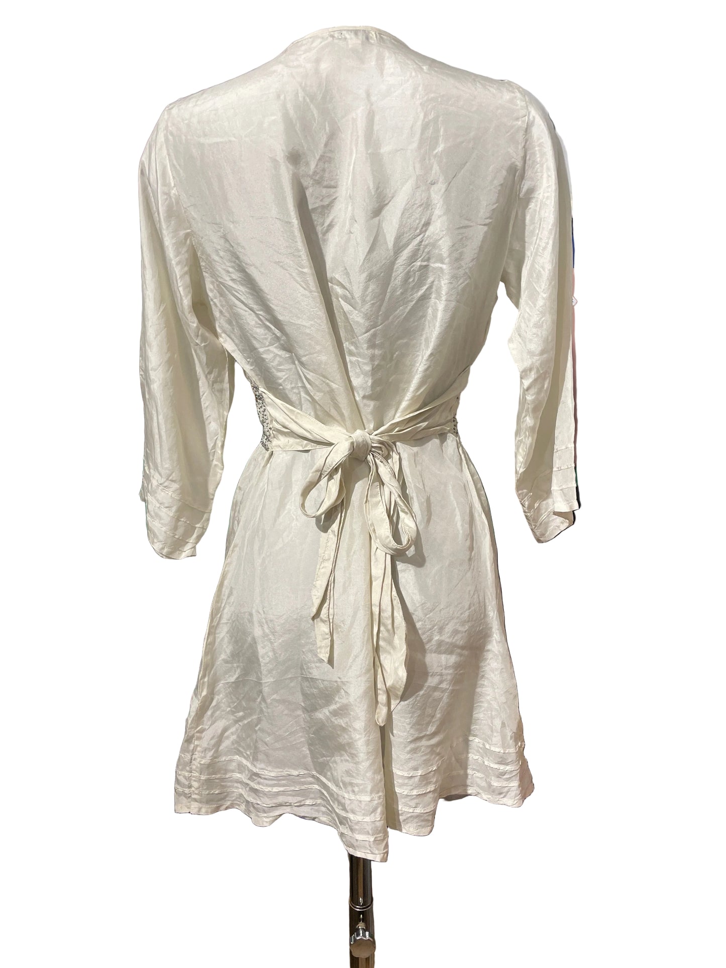 ♻️Silkekjole fra Lisbeth Dahl- str S/M med knyting. Tilstand: Veldig god; ingen hull, flekker eller synlig slitasje