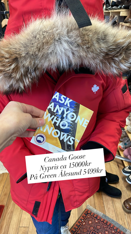♻️Sikre deg denne før det er for sent! Vi har kun 1! Lite brukt Canada Goose jakke str XL. Tilstand: Veldig god – ingen hull, flekker eller synlig slitasje