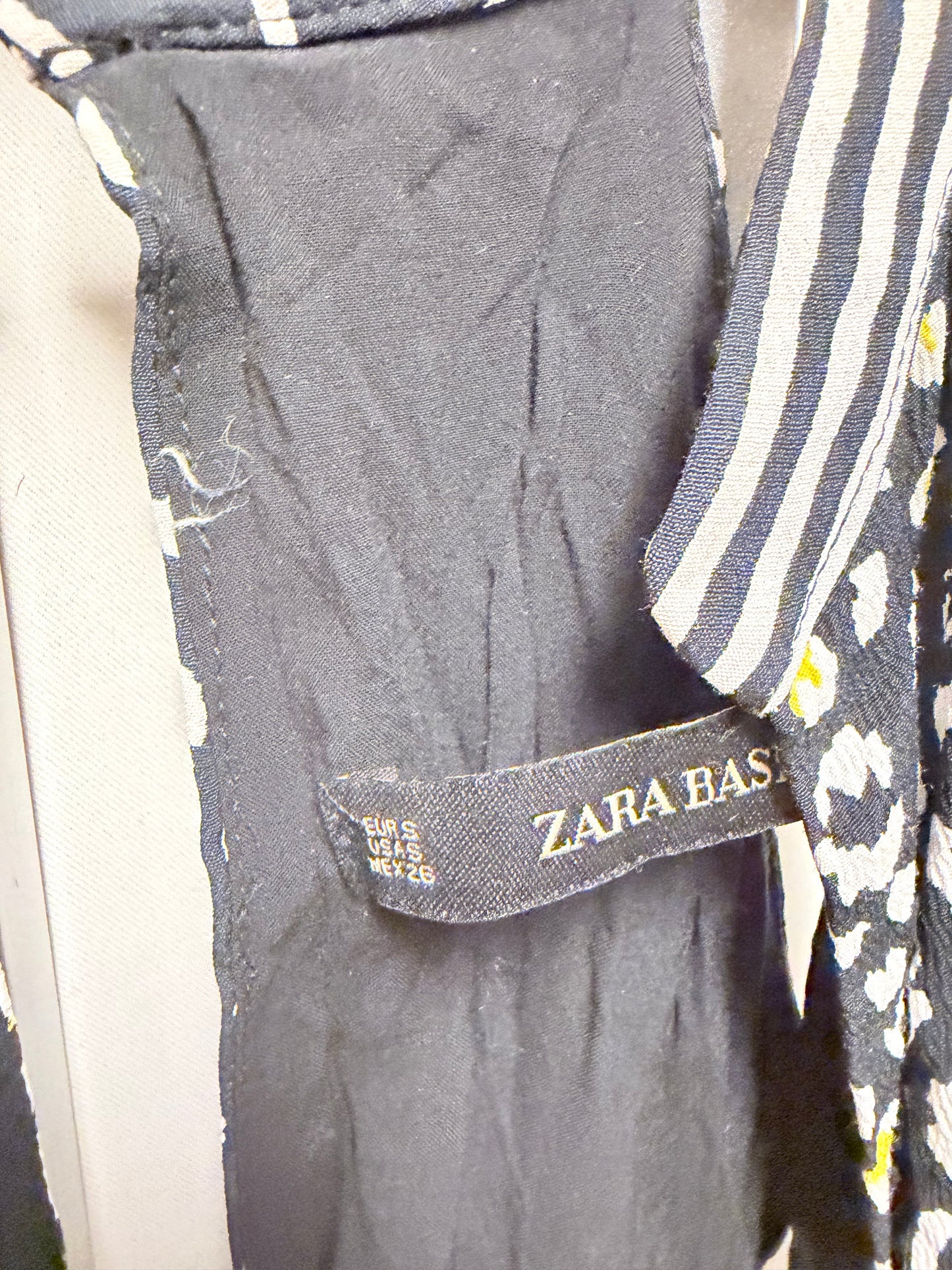 ♻️Zara sommer onepiece med shorts. Svart mønstret Strl S. Tilstand: fin, ingen hull eller nupper