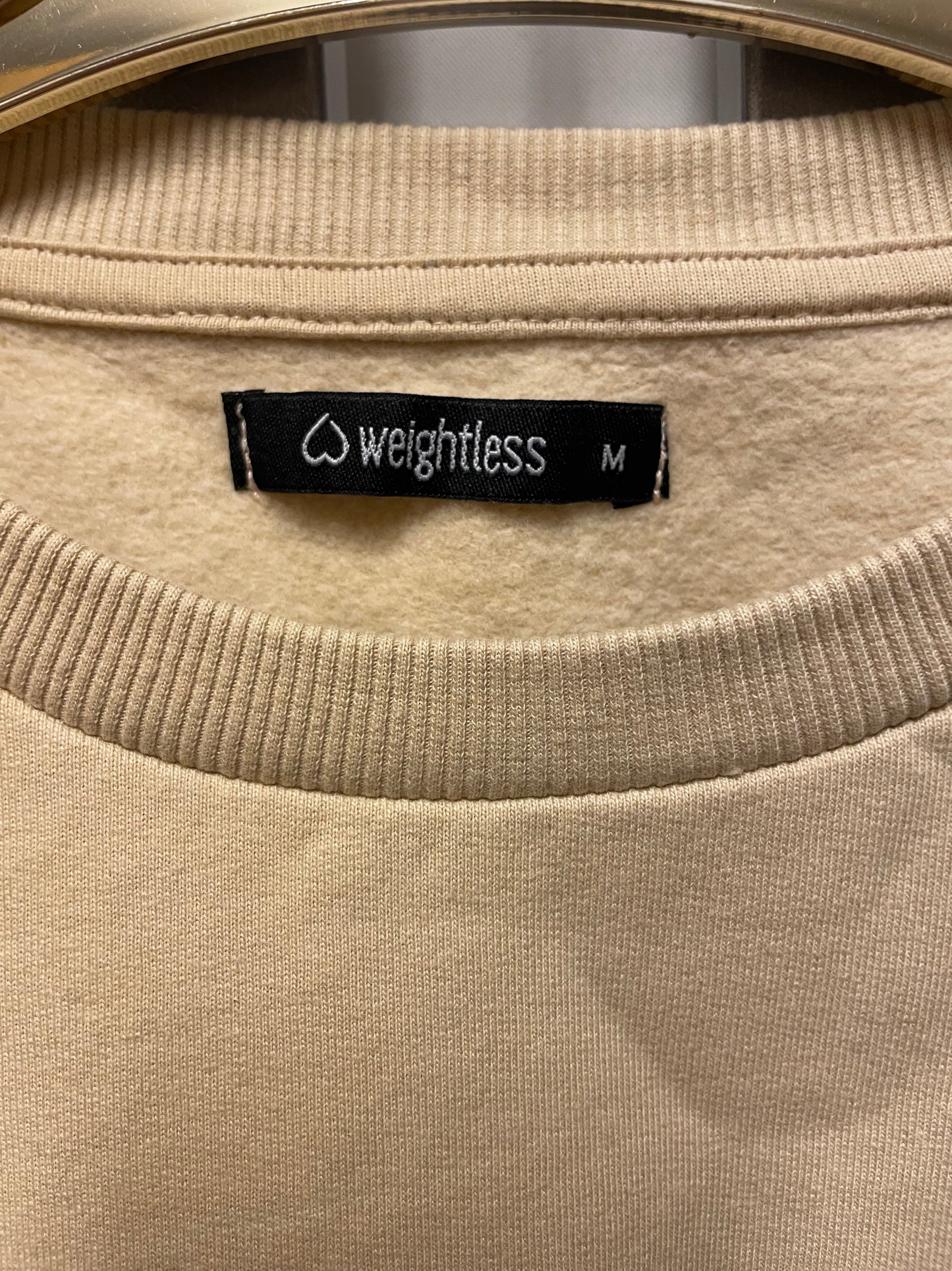 ♻️Beige kort genser strl M. Fra Weighless. 80% bomull