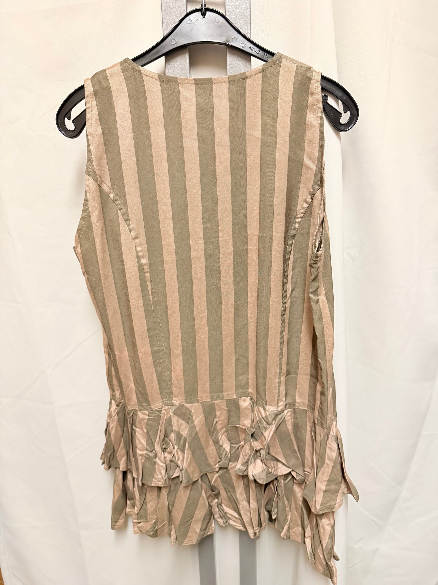 🆕Vintage topp/kjole fra nedlagt butikk. 100% bomull. Beige/grønne striper. Kan brukes som kort kjole eller lang topp