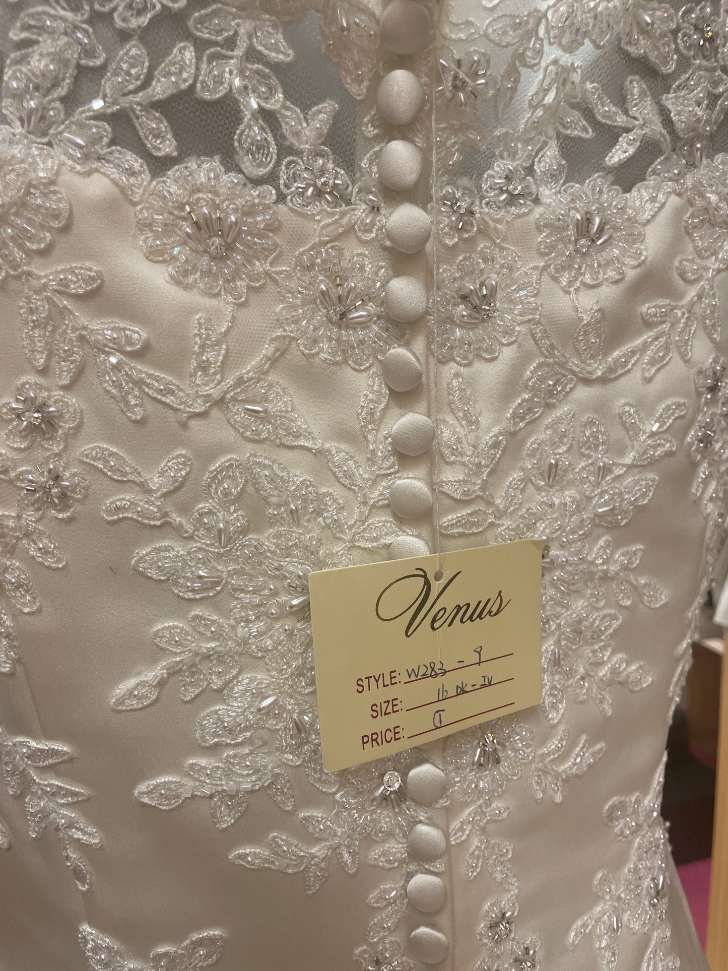 🆕Ubrukt Brudekjole fra Venus str 44. Tilstand: Ny, med merkelappen på!