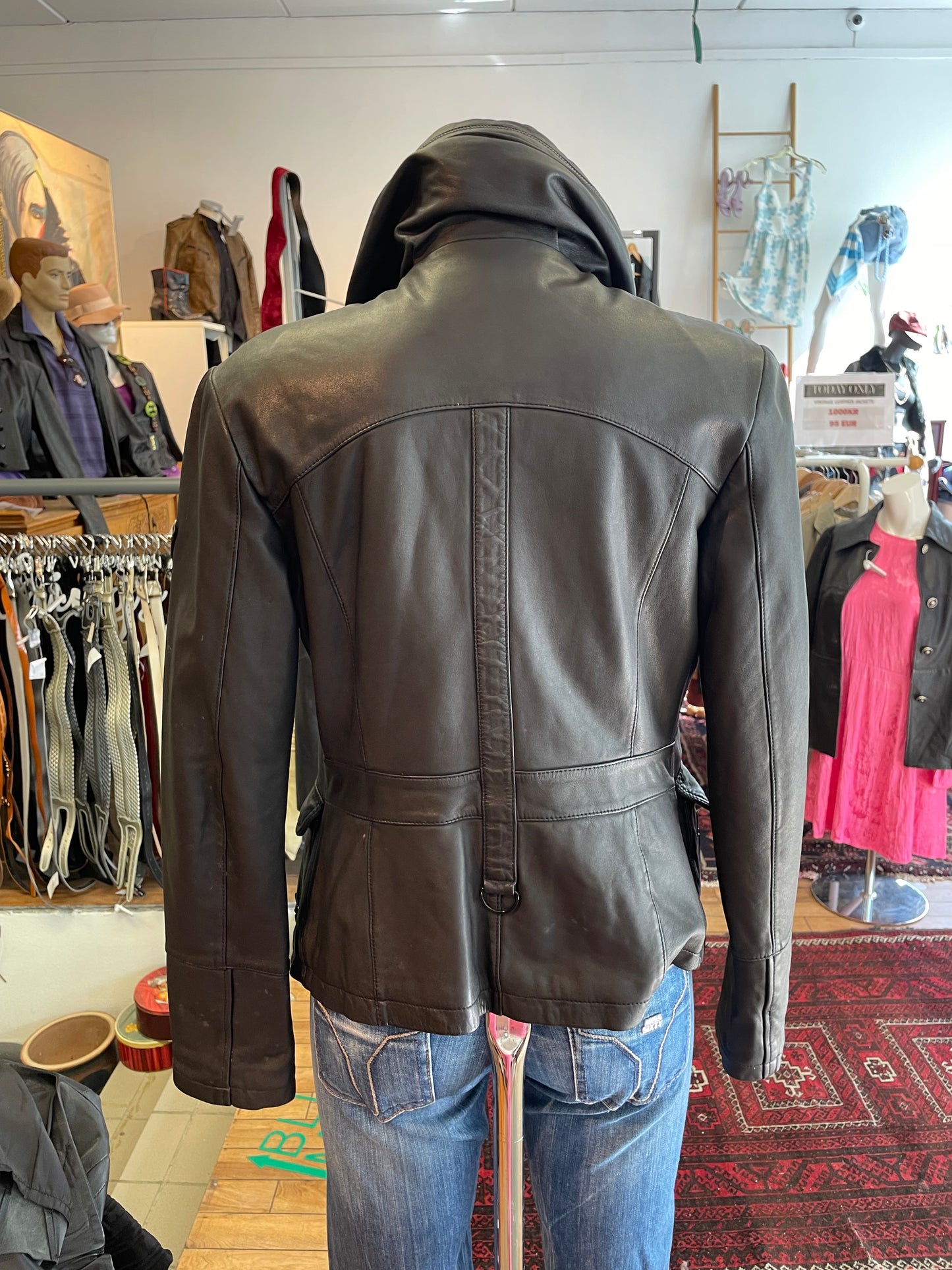 ♻️italiensk vintage skinnjakke strl 42