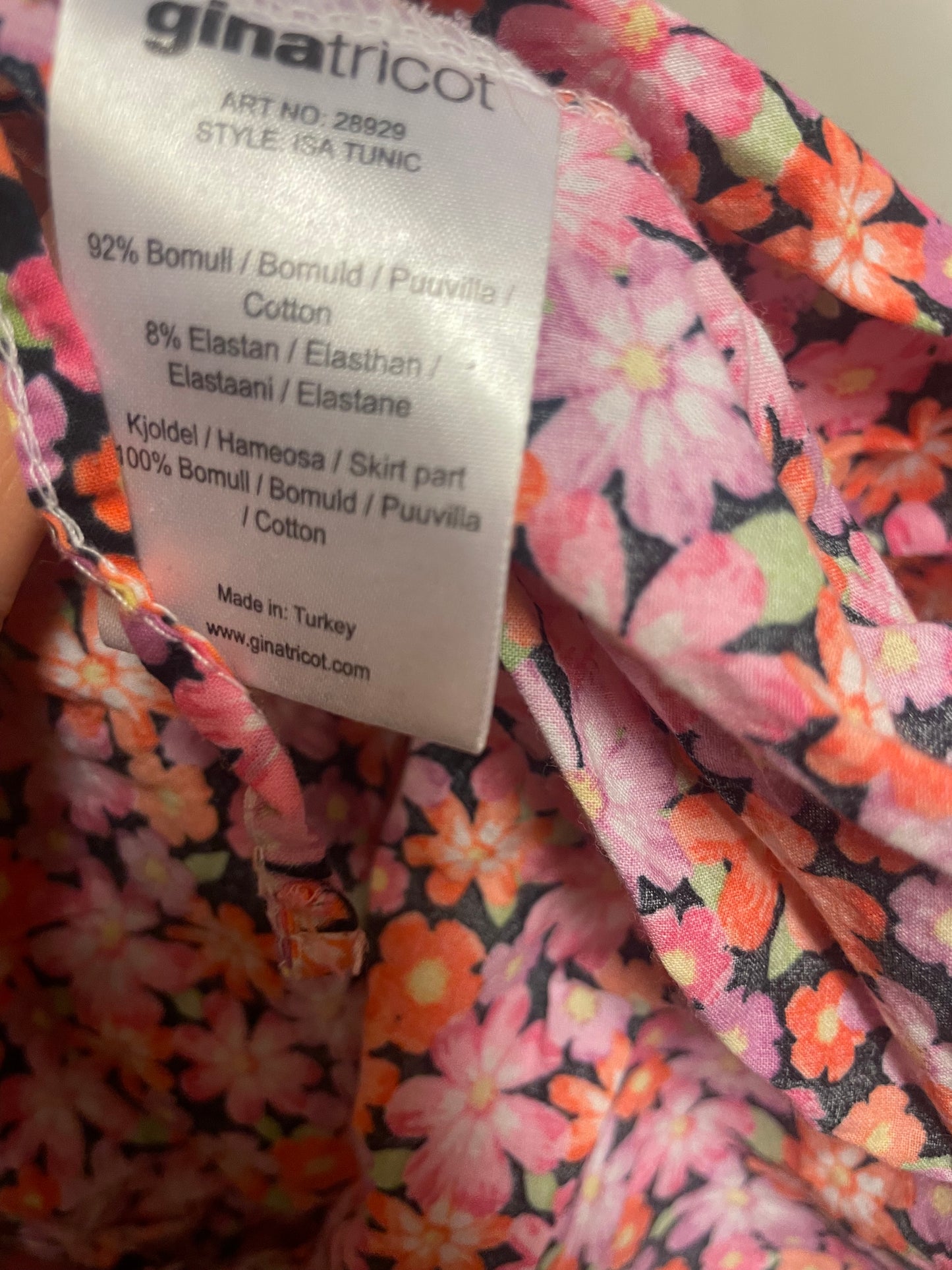 ♻️Sommerkjole fra Gina Tricot strl S rosa skjørt festet i hvit overdel