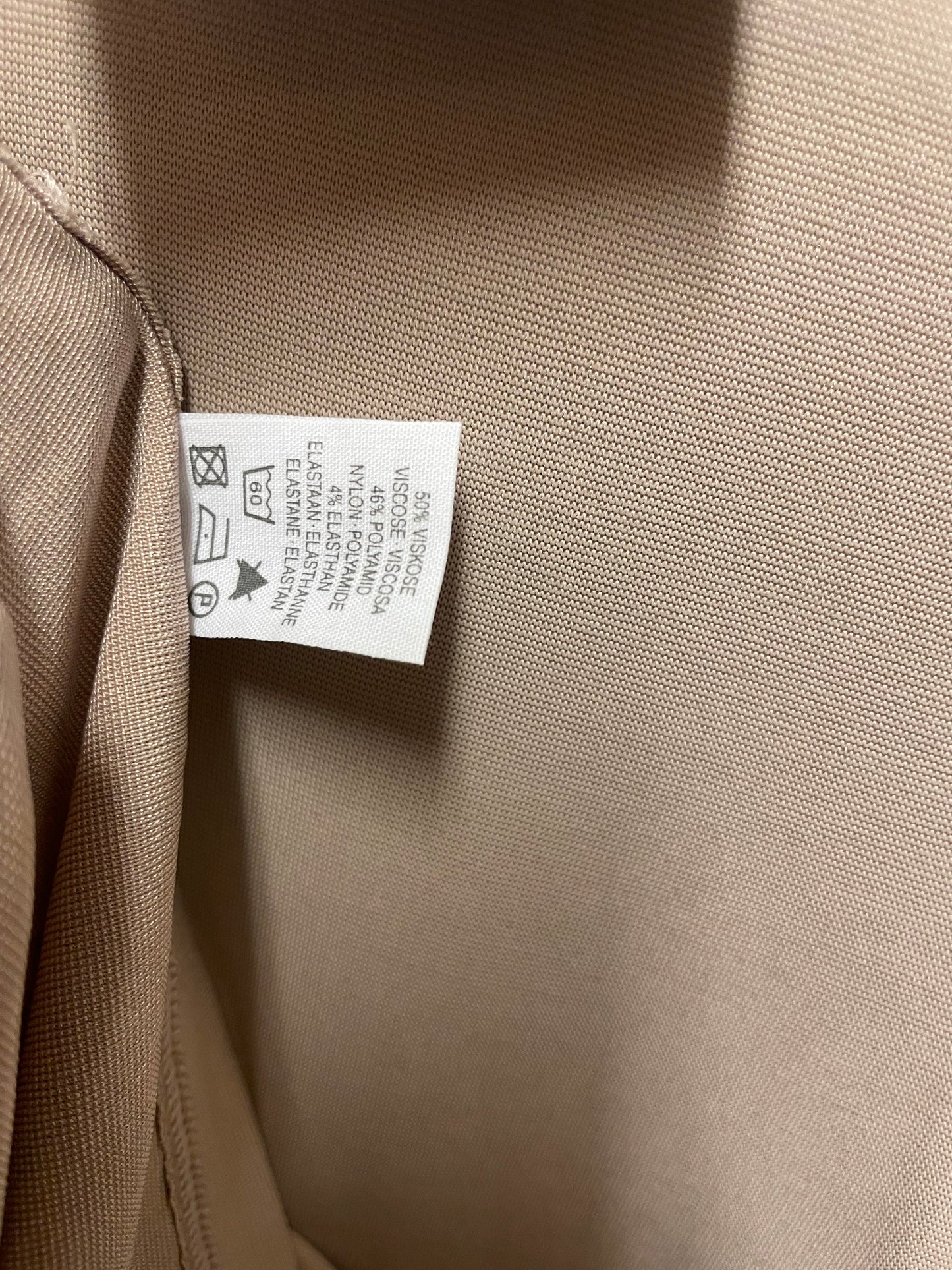 🆕 Beige T-skjorte fra Mey strl 44