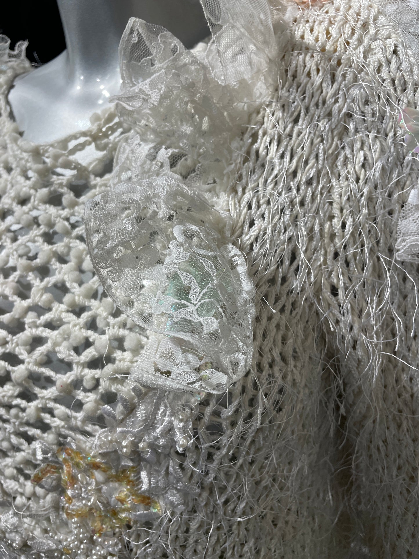 🆕Vintage Sara Miller genser- hvit med nydelige detaljer- ca str M(onesize)