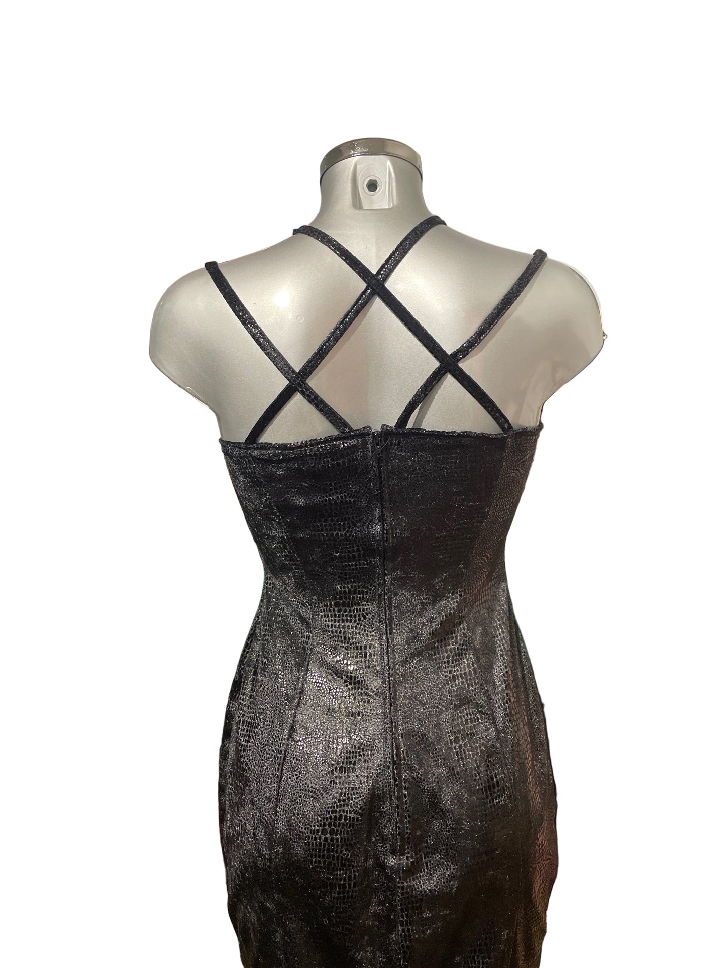 🆕 Vintage kjole fra nedlagt butikk! Kul slangemønstret svart kjole med stropper og innlegg! Str xs- Tilstand: Ny fra nedlagt butikk med merkelappen på!