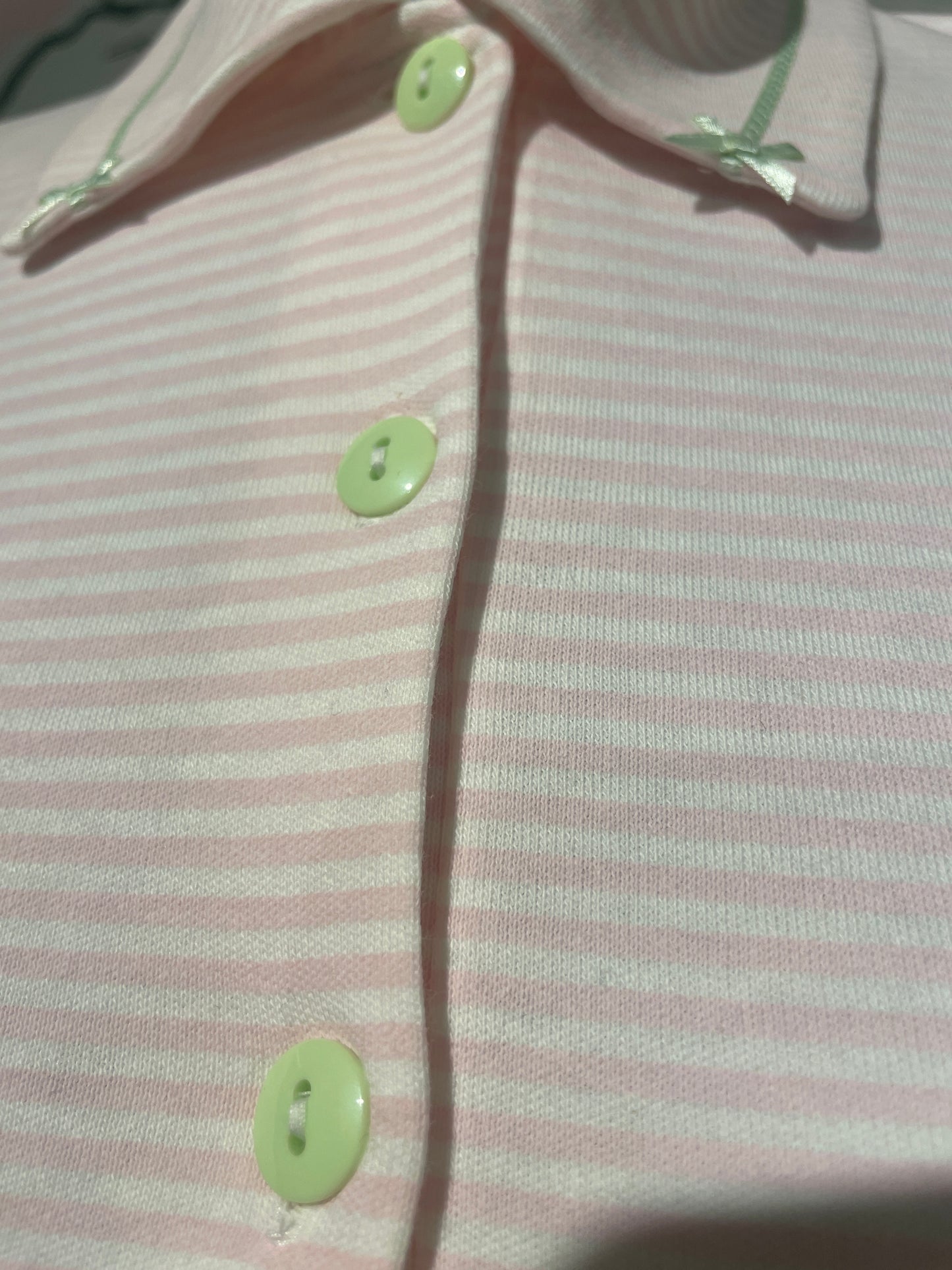 🆕 Nattkjole rosastripet med grønne knapper fra Gloria Baroni. Str 42 og str 46. Nye fra nedlagt butikk