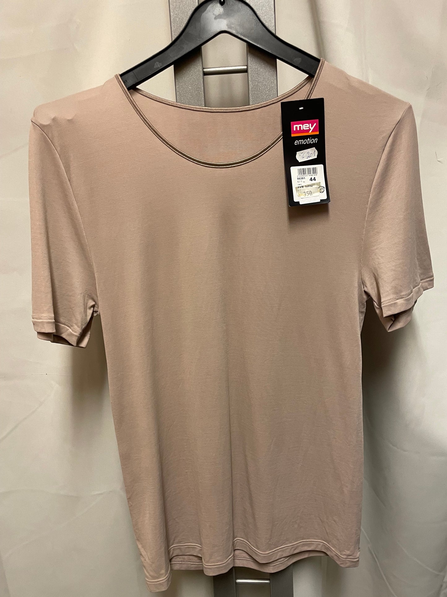 🆕 Beige T-skjorte fra Mey strl 44