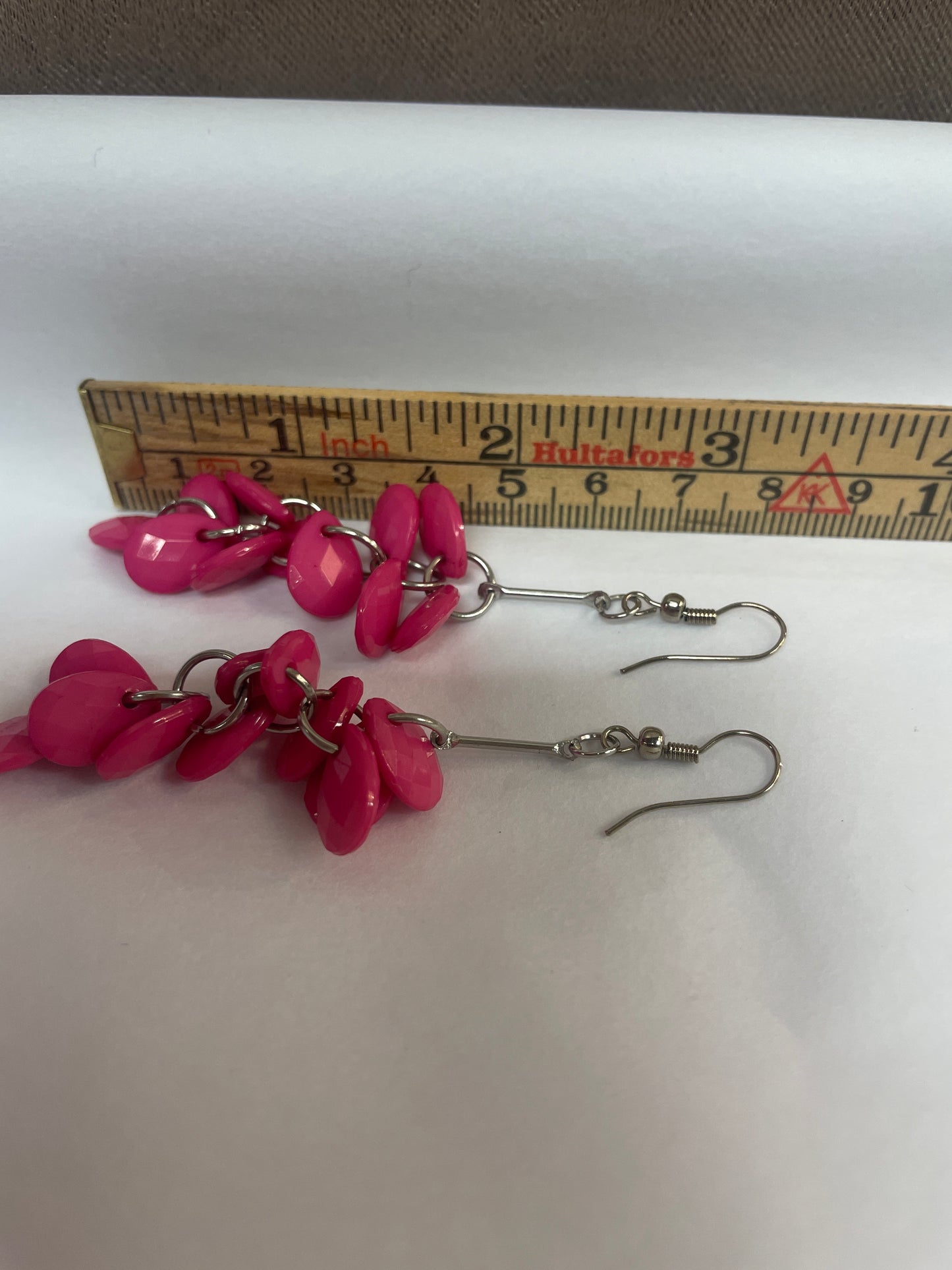 🆕Håndlaget sølvfarget mørk rosa farget øredobber- Tilstand: Nye, ubrukte!