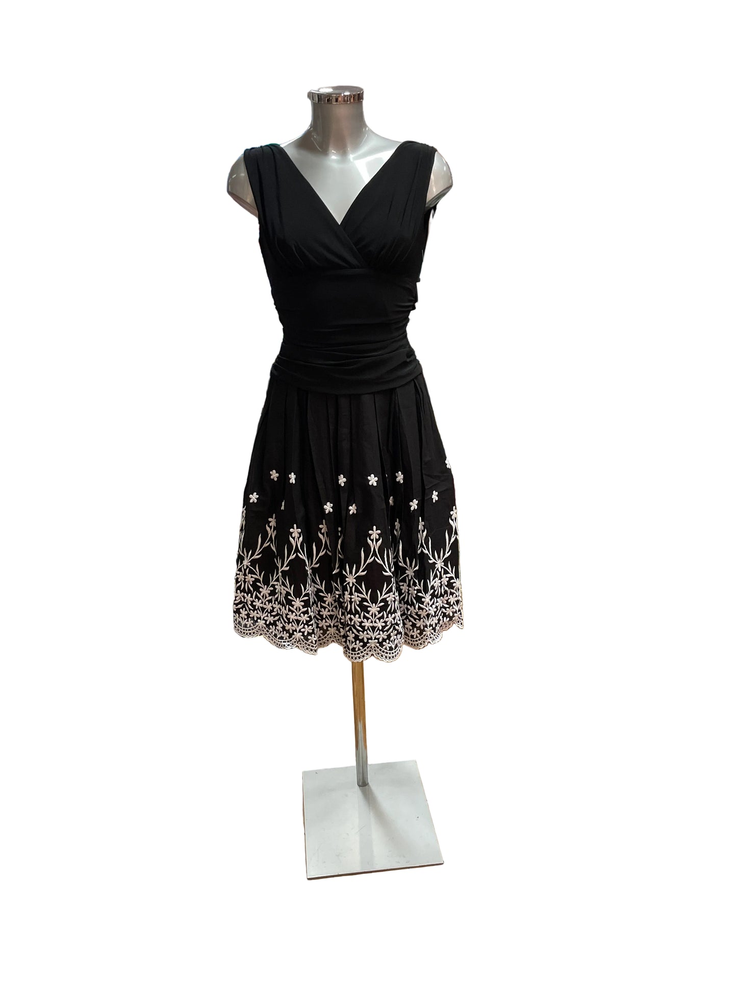 🆕Ubrukt Vintage kjole str 6(ca M) Nydelig passform! Tilstand: Ny, med merkelappen på!