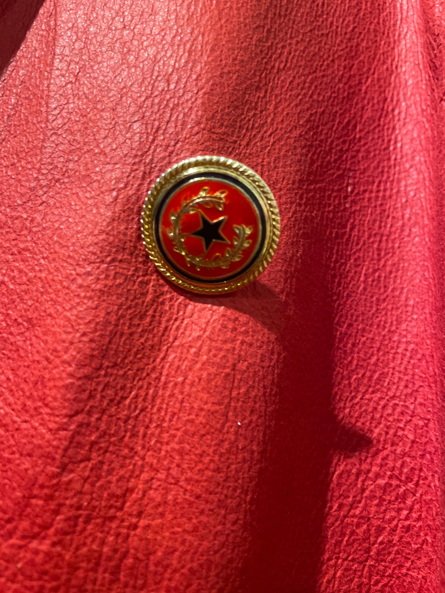 ♻️Unik rød Vintage drakt i lammeskinn- str 40- Tilstand- Normal, ingen flekker eller hull!