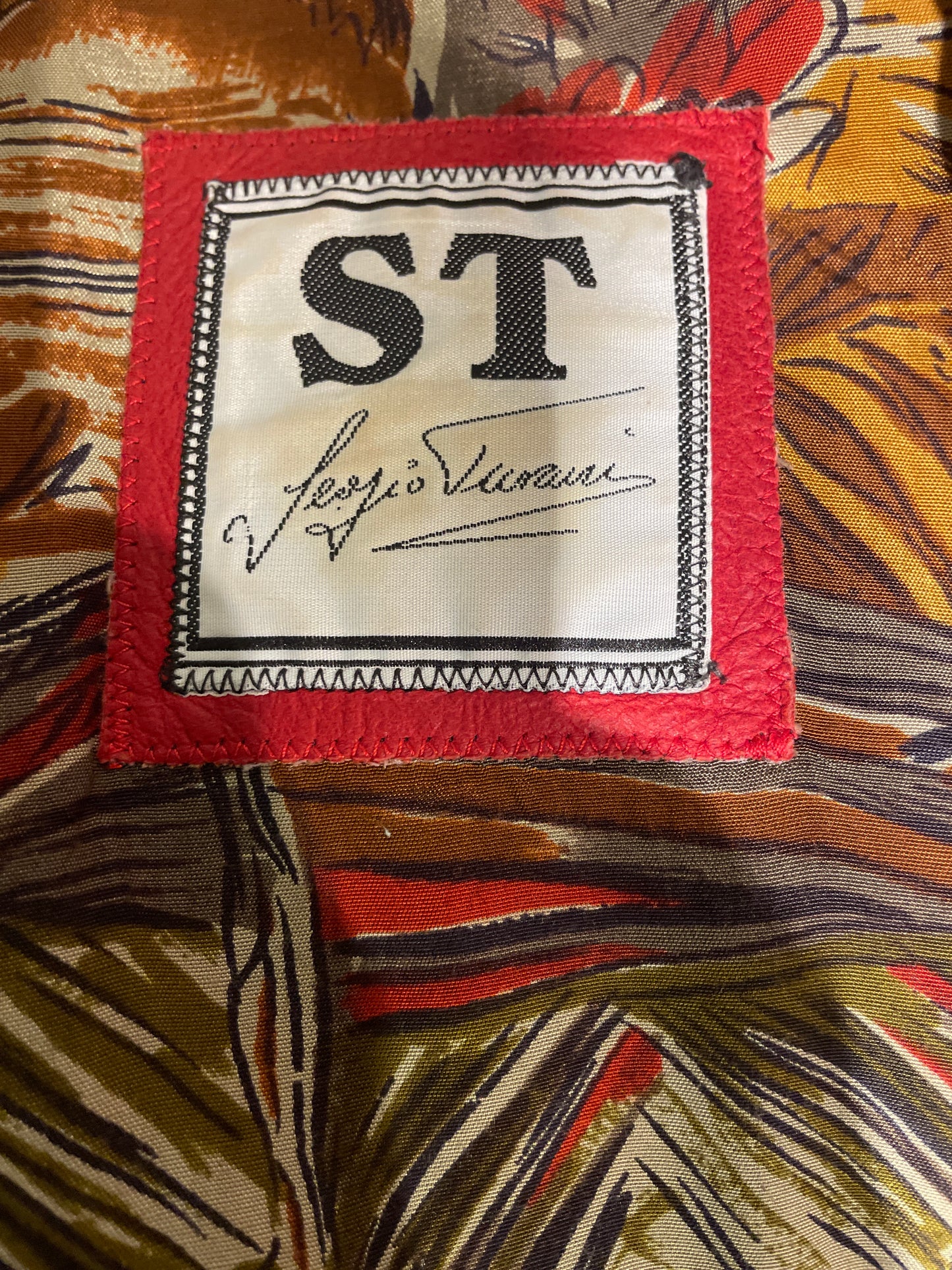 ♻️Unik rød Vintage drakt i lammeskinn- str 40- Tilstand- Normal, ingen flekker eller hull!