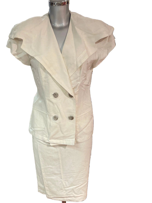 🆕Kun 1 igjen! Ubrukt unik Vintagedrakt str 40- Tilstand: Ny med merkelappen på!