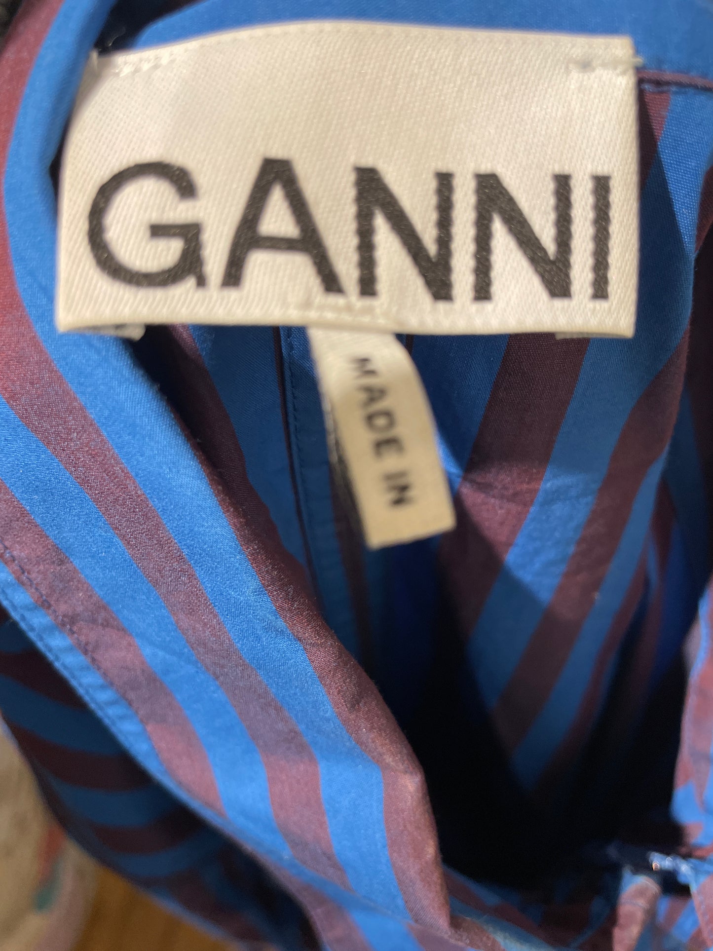 ♻️GANNI kjole- blå/vinrøde striper, ca str 42-Tilstand:Veldig god – ingen hull, flekker eller synlig slitasje