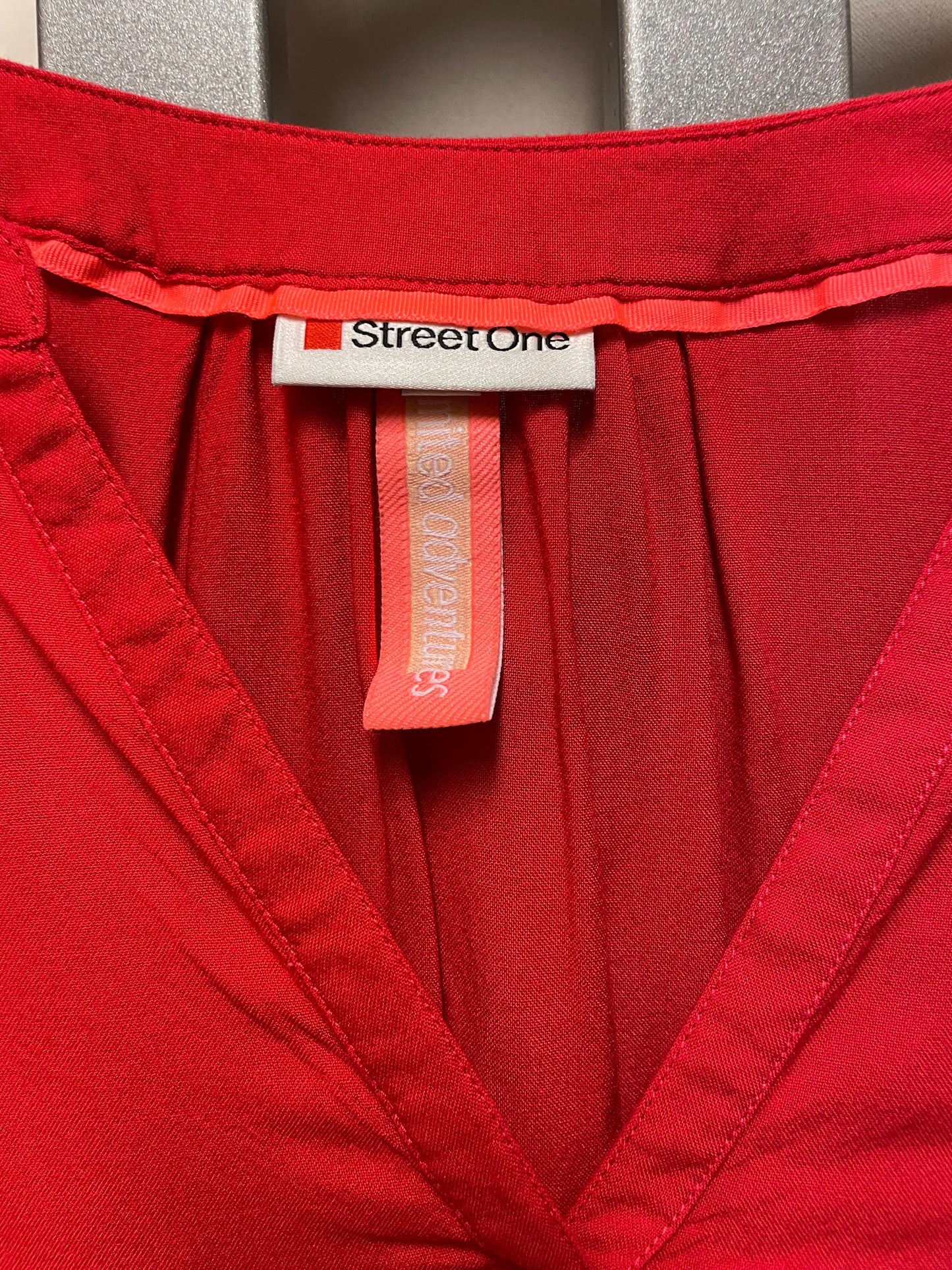 ♻️Rød T-skjorte fra Street One strl 46