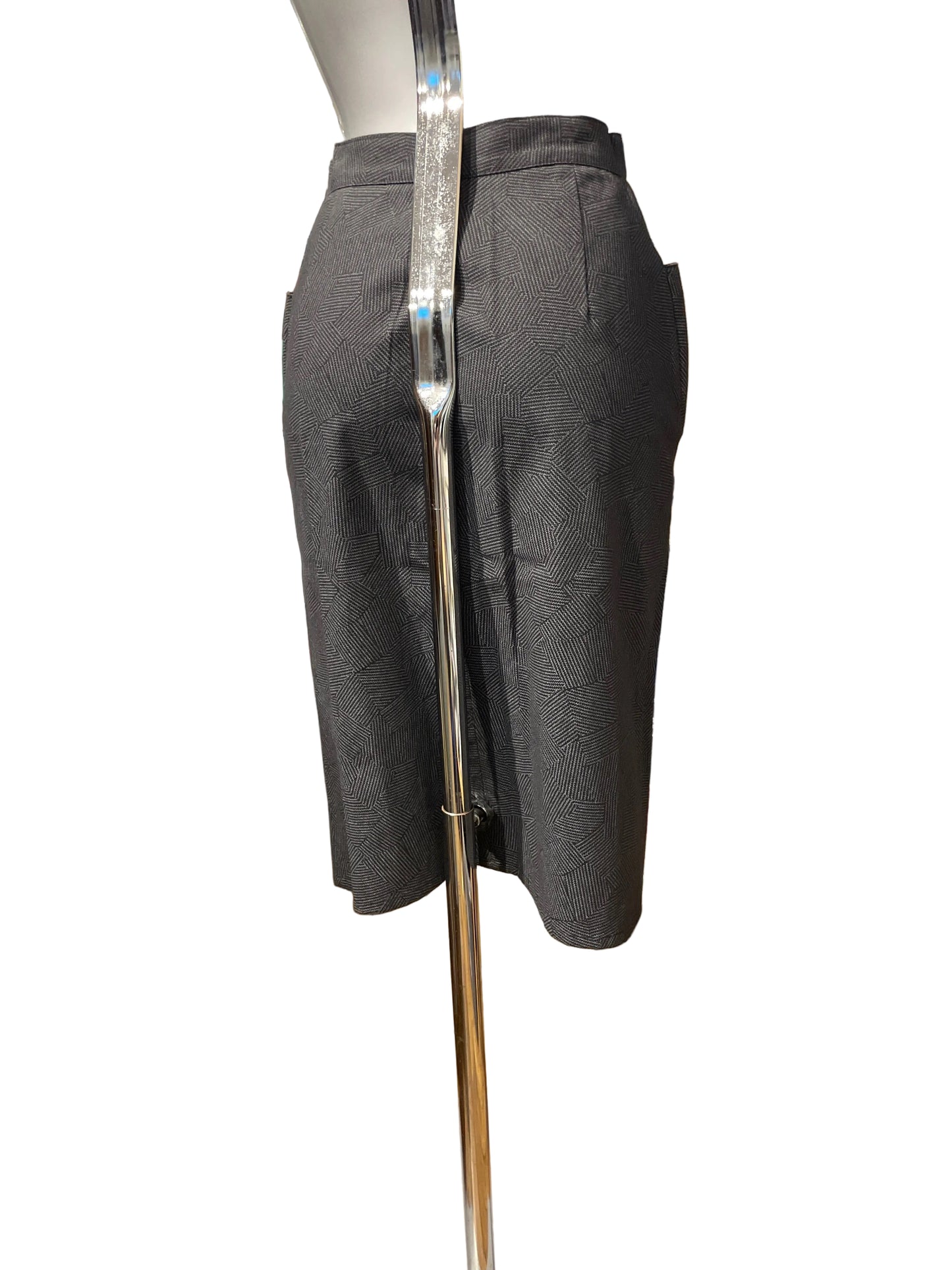 ♻️Vintage pannalskjørt i gråspraglet farge- knapper hele veien i front. Ca str 36- tilstand: Veldig god – ingen hull, flekker eller synlig slitasje