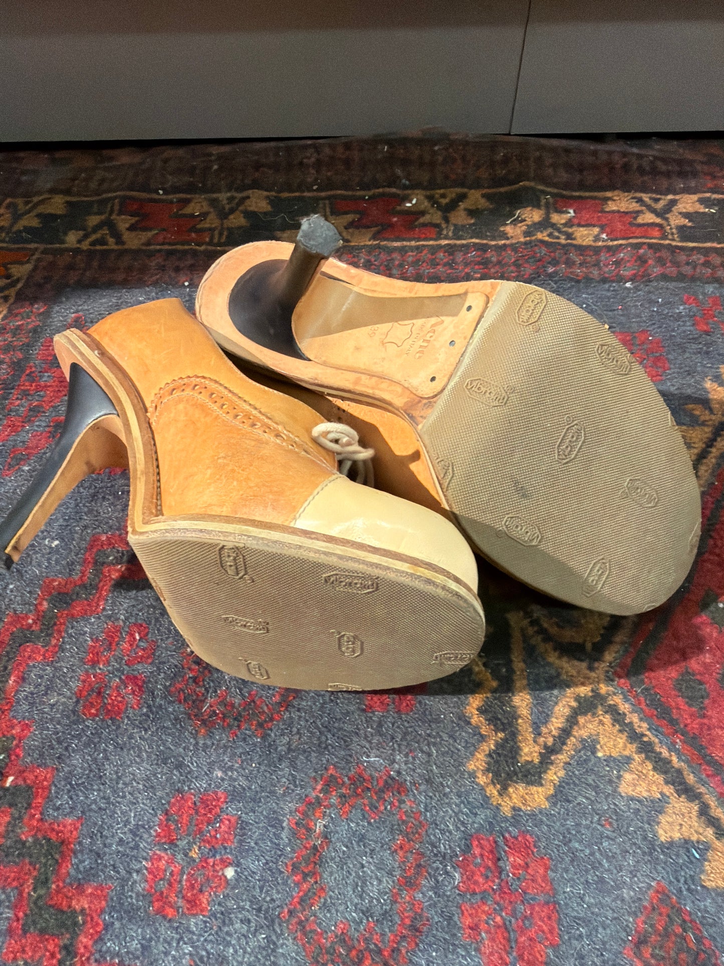 ♻️Acne studio beige skinnsko i Brouge stil. Vintage Strl 38