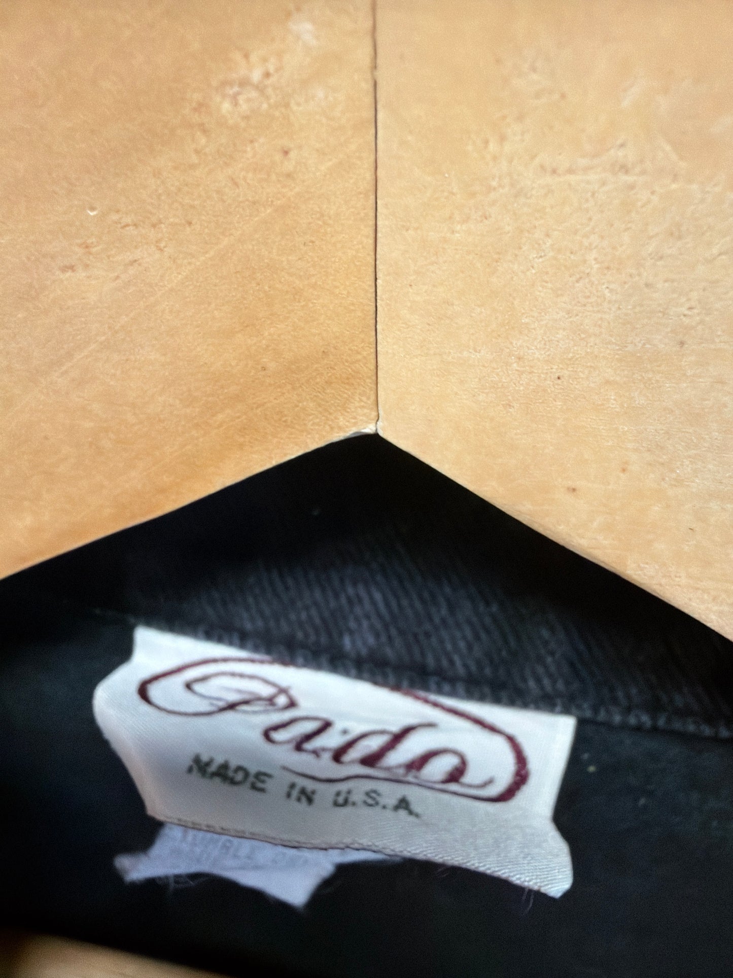 ♻️Vintage festivaljakke i svart jeans- Råkul jakke! Kun 1 av denne! Strl S. Tilstand: fin, ingen hull eller nupper.