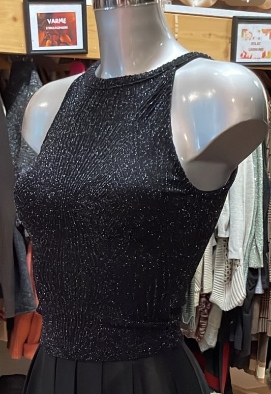 ♻️Kun 1 igjen! Topp med glitter str S. Tilstand: Veldig god – ingen hull, flekker eller synlig slitasje