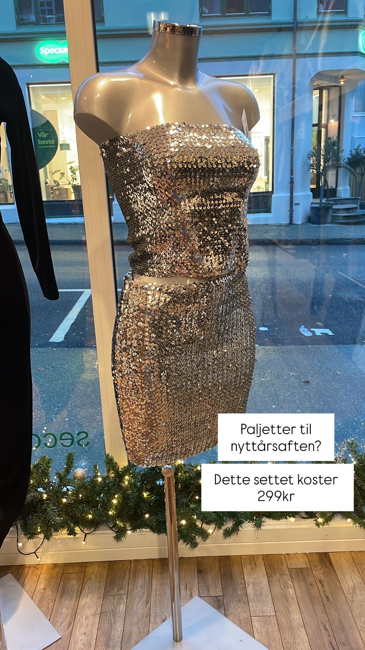 🆕Kun 1 igjen! Paljettdrakt skjørt og tubetopp- Tilstand: Veldig god – ingen hull, flekker eller synlig slitasje - str S