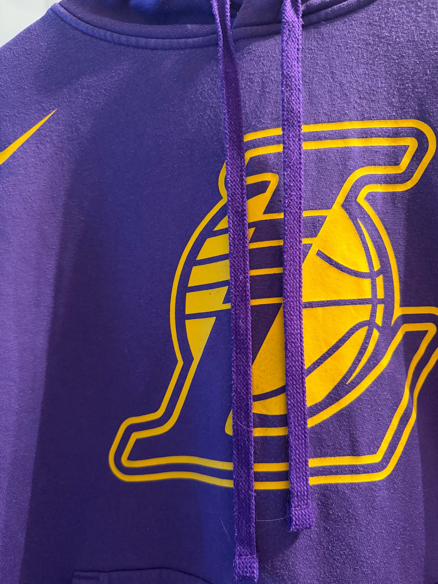 ♻️Vintage Nike LA Lakers Lilla hoodie. Strl L. Kun 1 av denne! Tilstand: fin, ingen hull, nupper eller flekker.