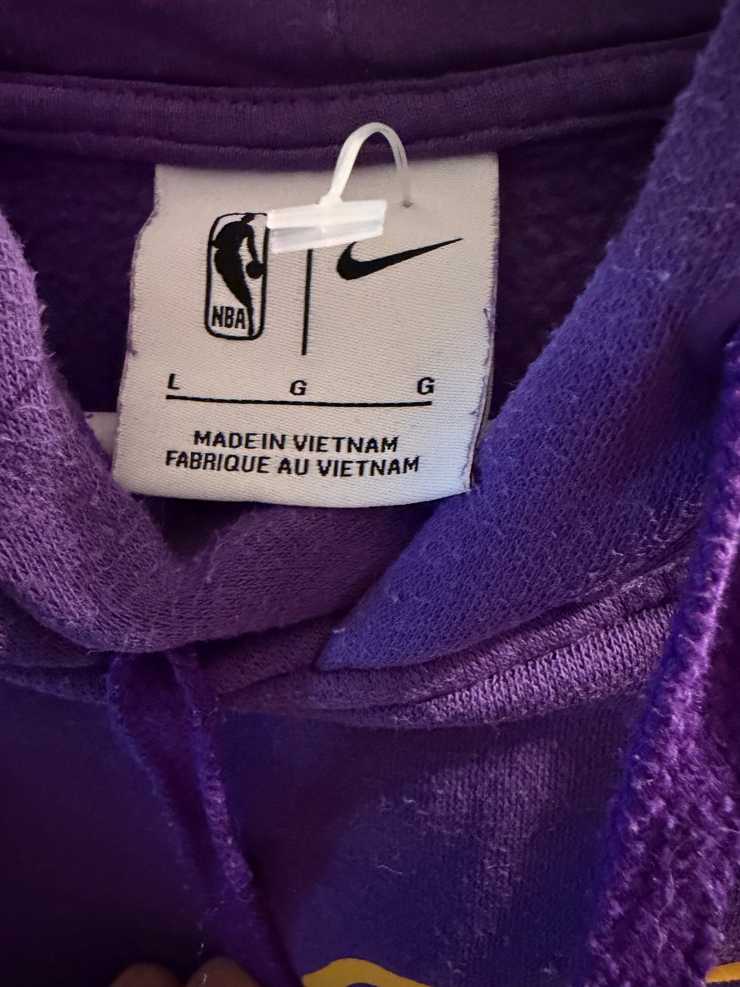♻️Vintage Nike LA Lakers Lilla hoodie. Strl L. Kun 1 av denne! Tilstand: fin, ingen hull, nupper eller flekker.