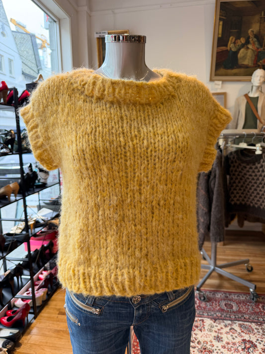 Akaschic Knits – håndstrikket i alpakkablanding Gul vest strl M