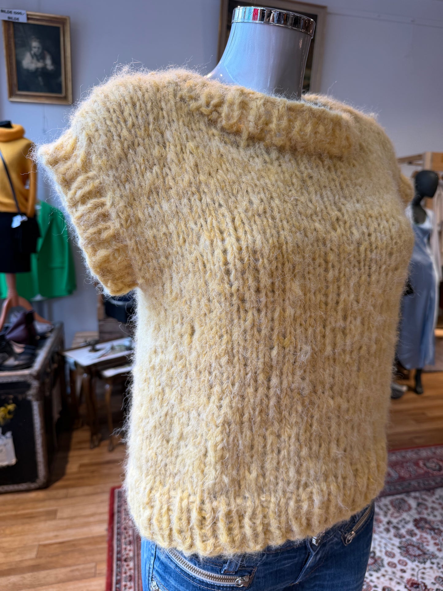 Akaschic Knits – håndstrikket i alpakkablanding Gul vest strl M
