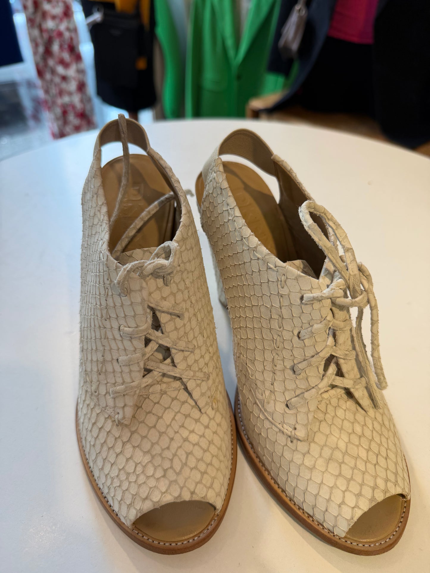 DKNY skolett/ høye sandaler strl 38