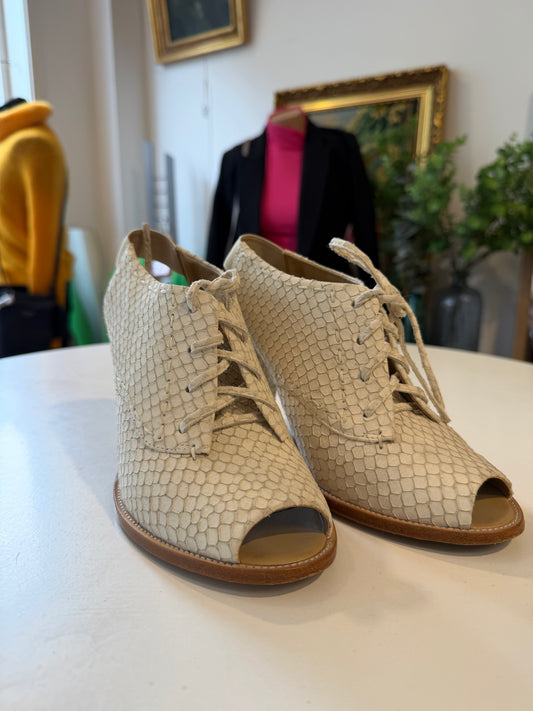 DKNY skolett/ høye sandaler strl 38