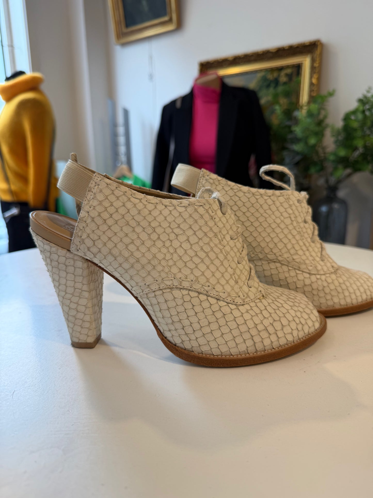 DKNY skolett/ høye sandaler strl 38